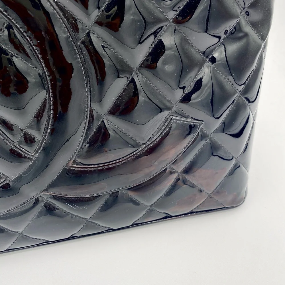 CHANEL Quilted Medallion Tote in Patent Black - Picture 9 of 10